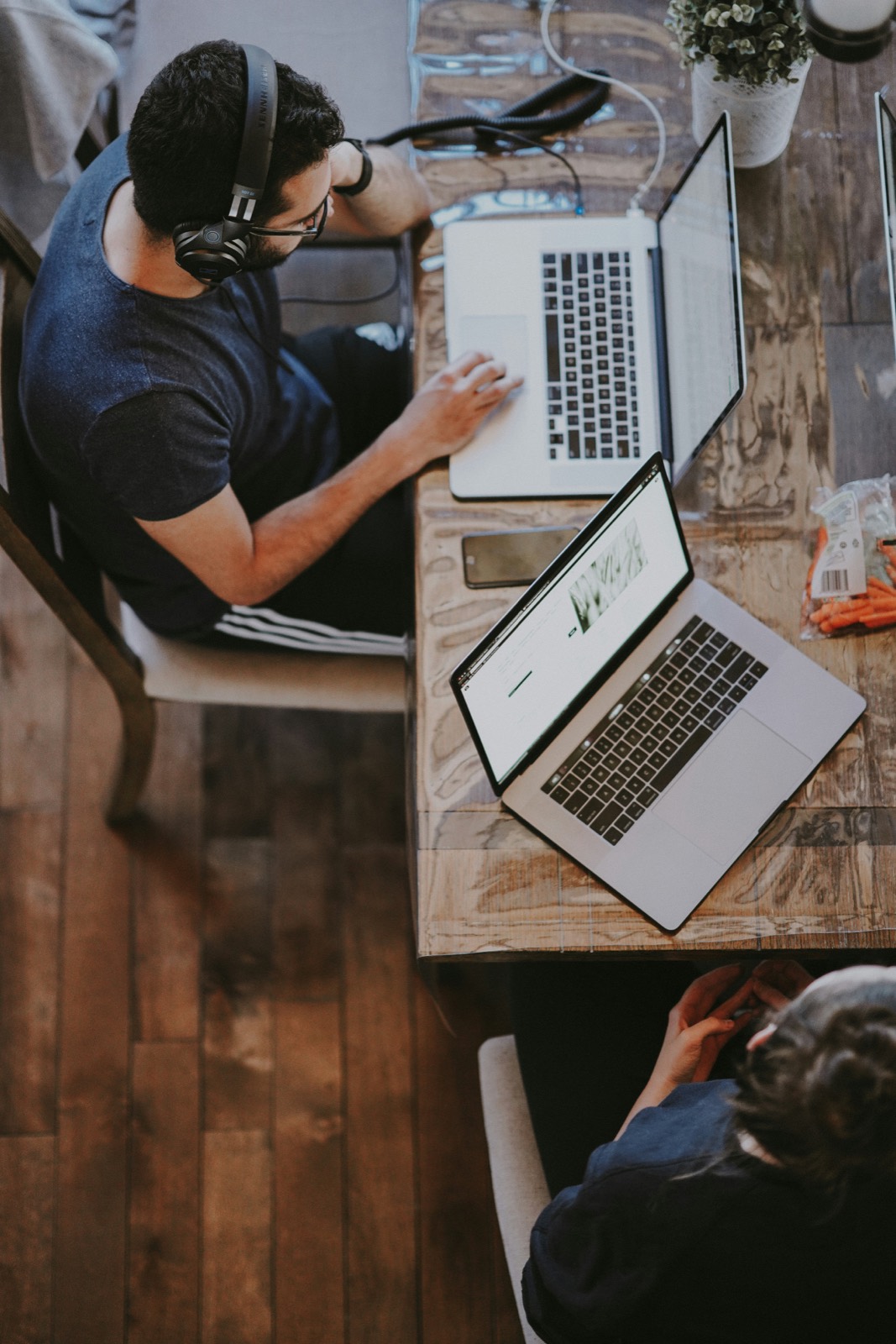Startup operating with a distributed team